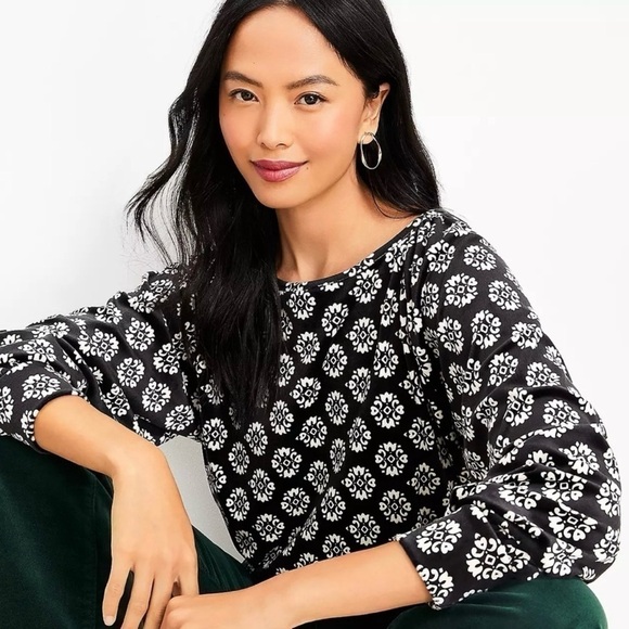 LOFT BLACK WHITE FLORAL TOP SZ XS CAREER EVERYDAY DATE NIGHT SOFT COMFORTABLE - Picture 3 of 10